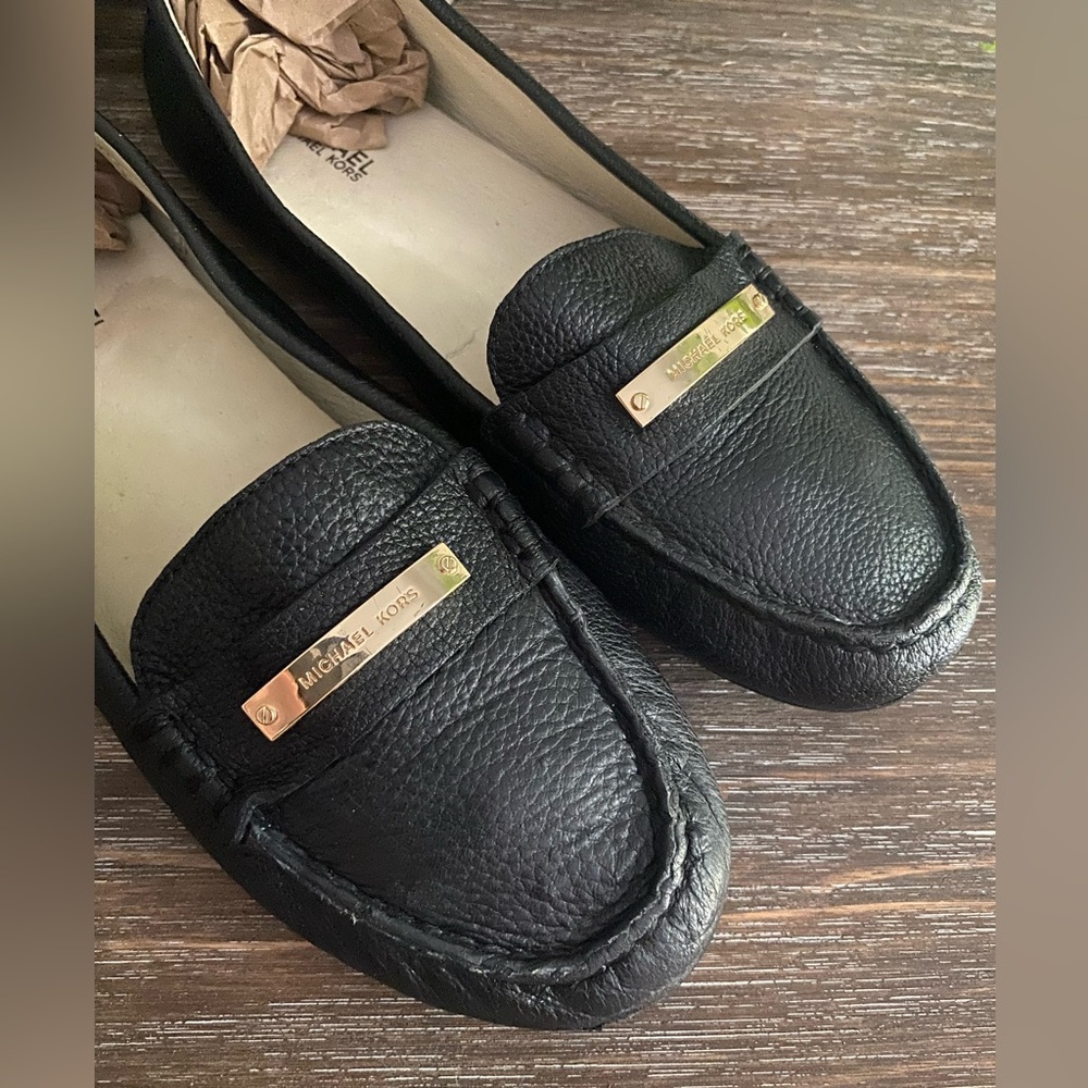 Michael‎ Kors MK Women’s 8M Black Leather Loafers Gold Name Plate Shoes